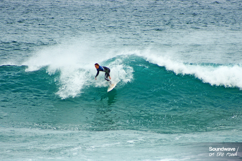 Surfer à Phillip Island en Australie