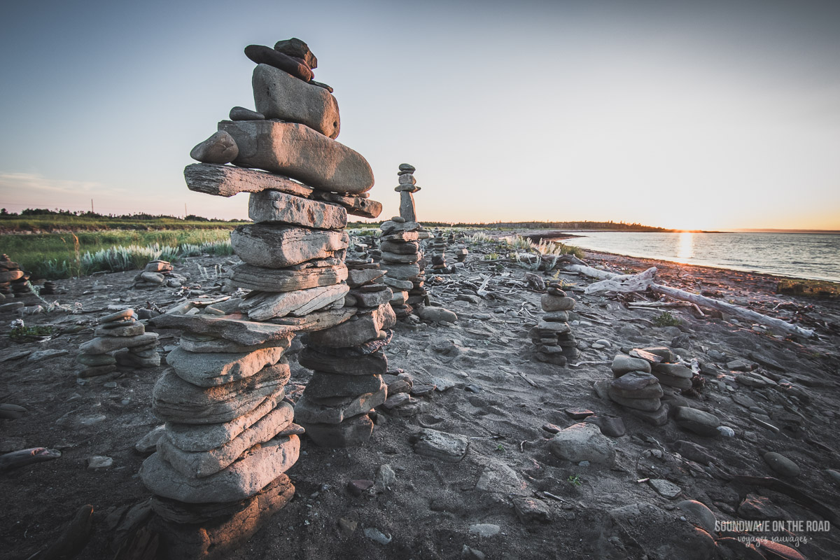 Les inuksuit sur l'Île Miscou, péninsule Acadienne, Nouveau Brunswick, Canada